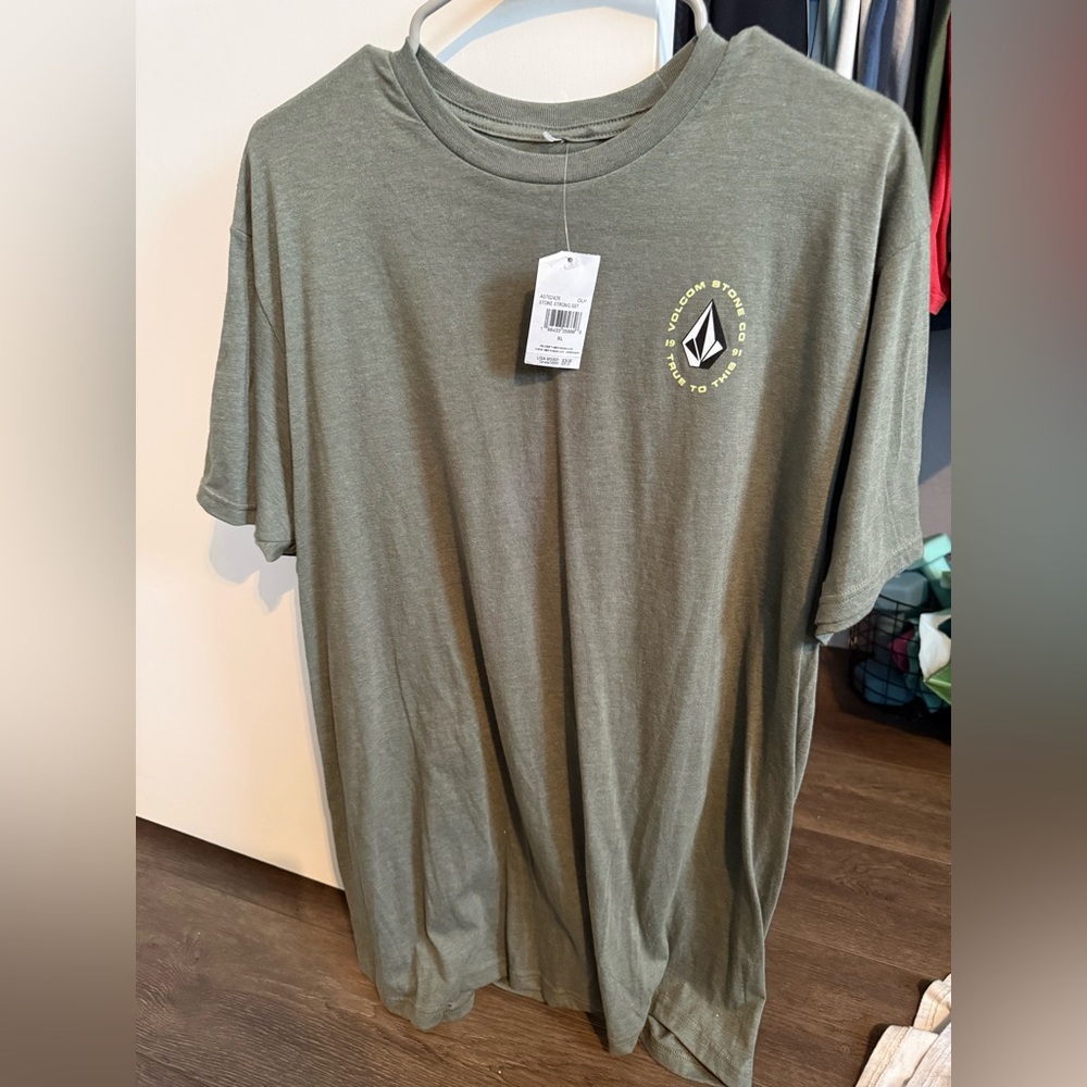 Men’s Volcom Tshirt NWT